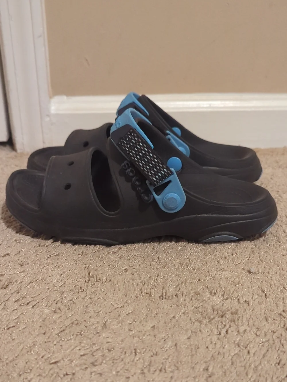 MENS CROCS BLACK AND BLUE
